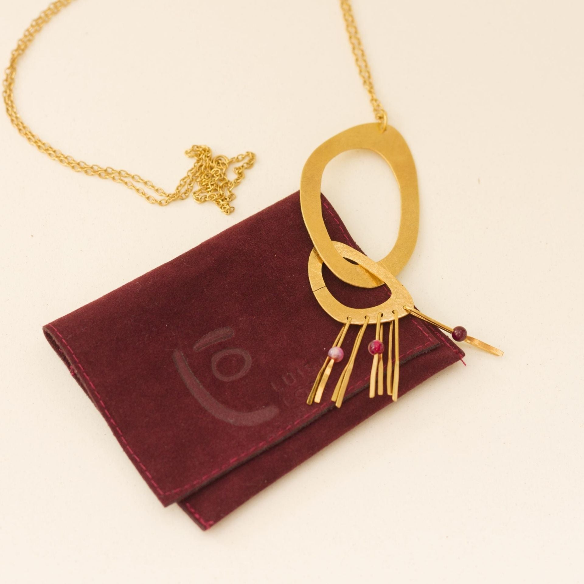 Guarda siempre tus joyas en su empaque para conservarlas