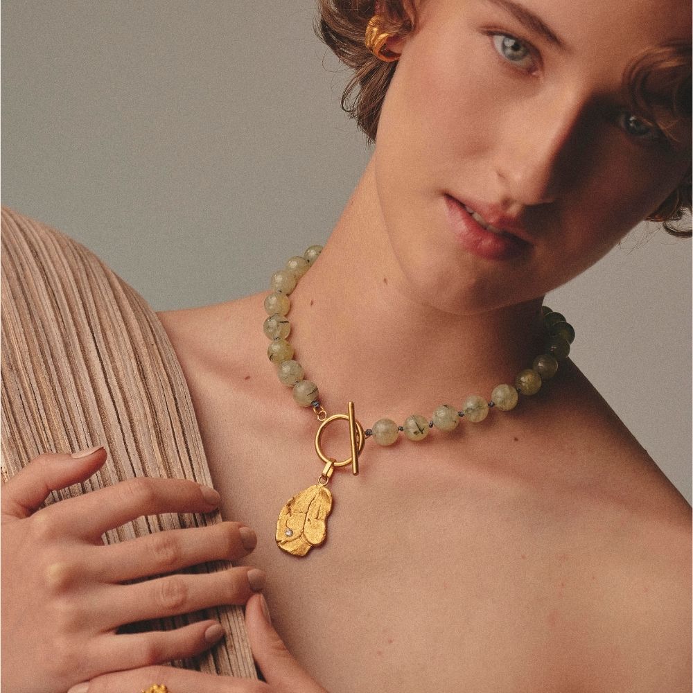 Collar con piedra natural y diseño orgánico – Vera