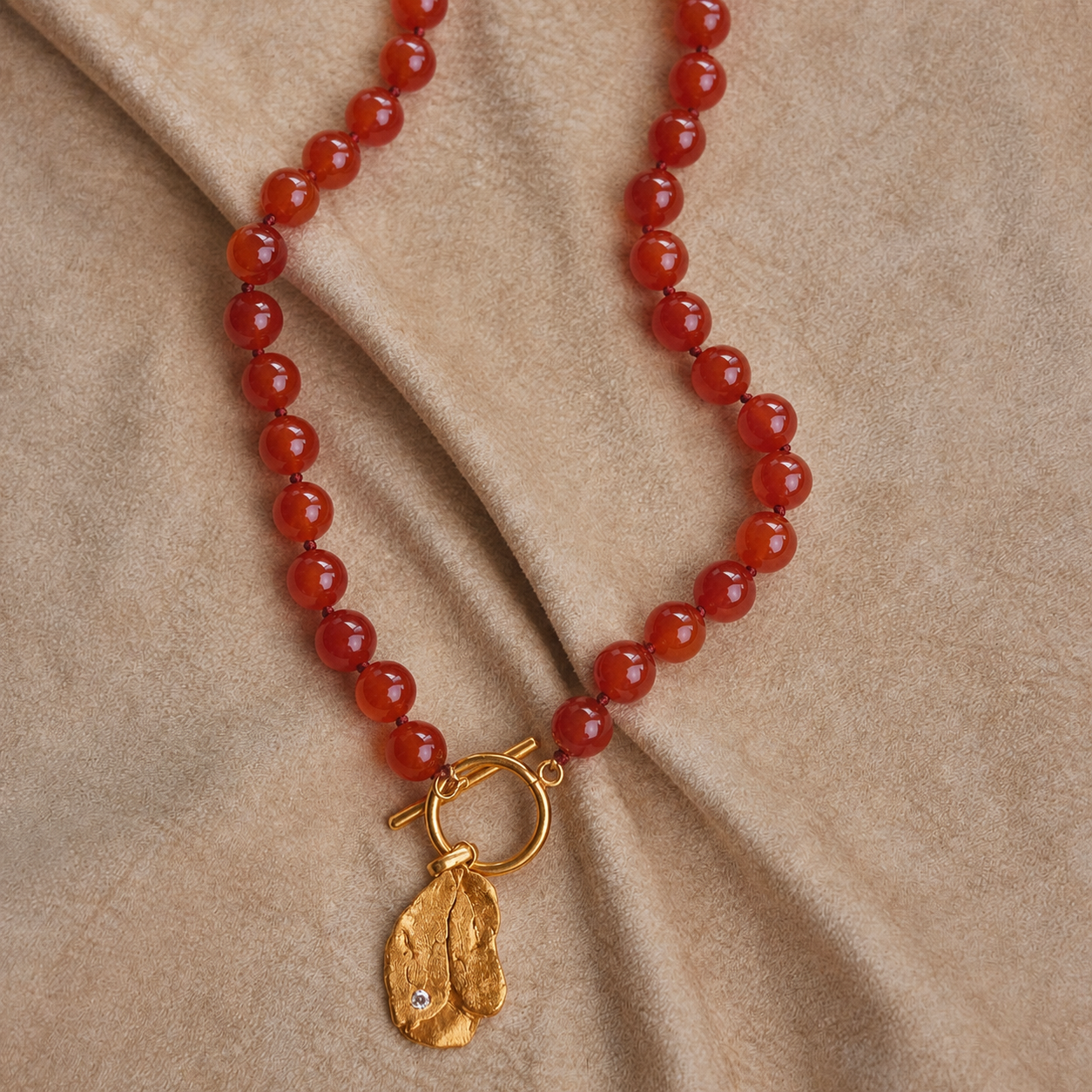 Collar con piedra natural y diseño orgánico – Vera