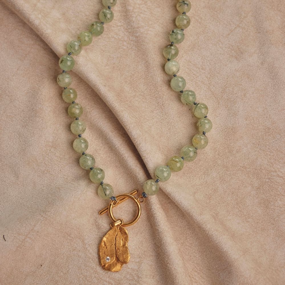Collar con piedra natural y diseño orgánico – Vera